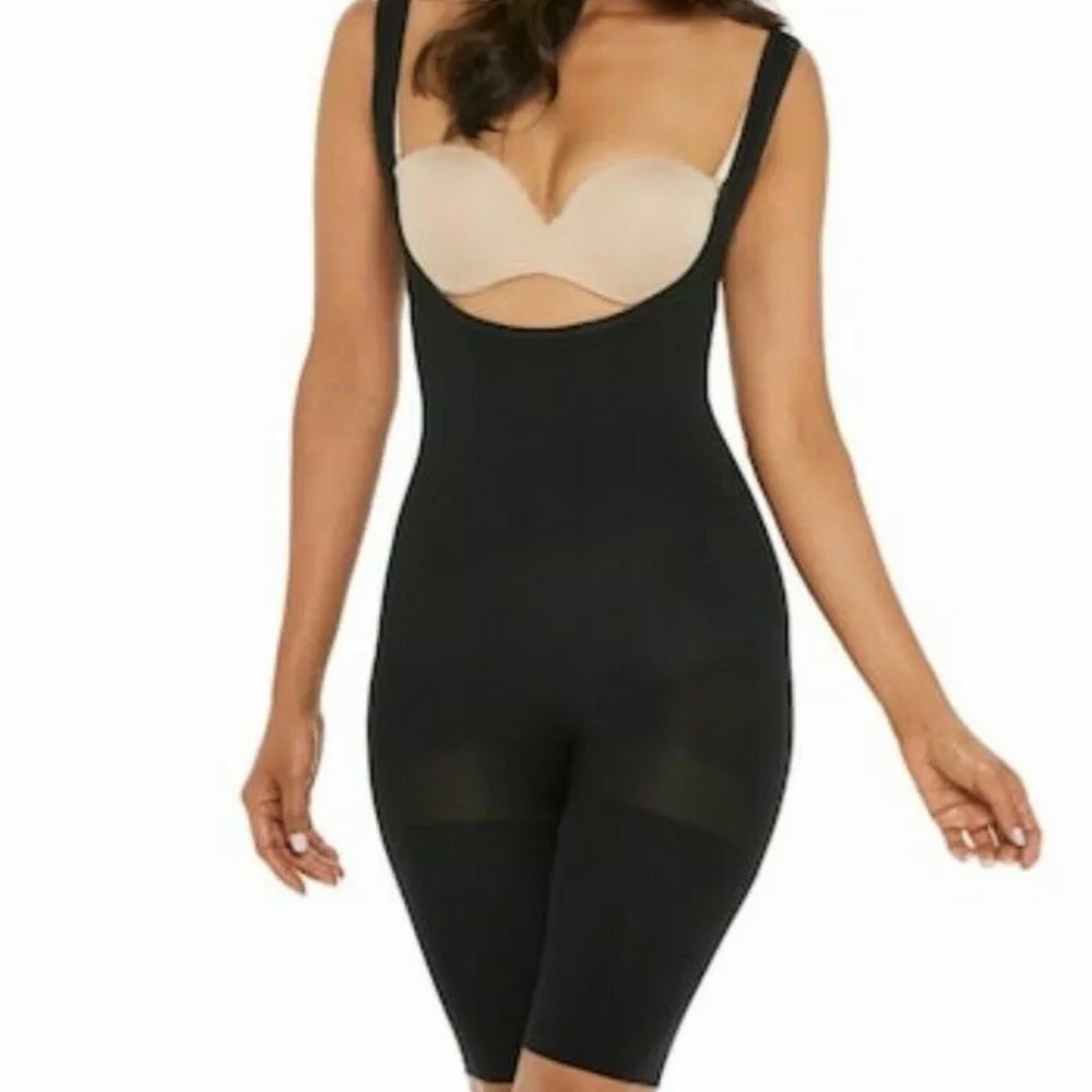 Red Hot by Spanx Open-Bust Mid-Thigh Bodysuit Sz M